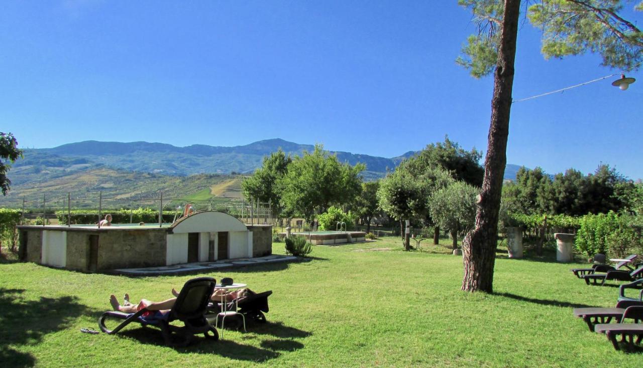 Agriturismo "Borgo Madonna Degli Angeli" - Charming Cottages In The Gardens ! Tocco da Casauria Kültér fotó