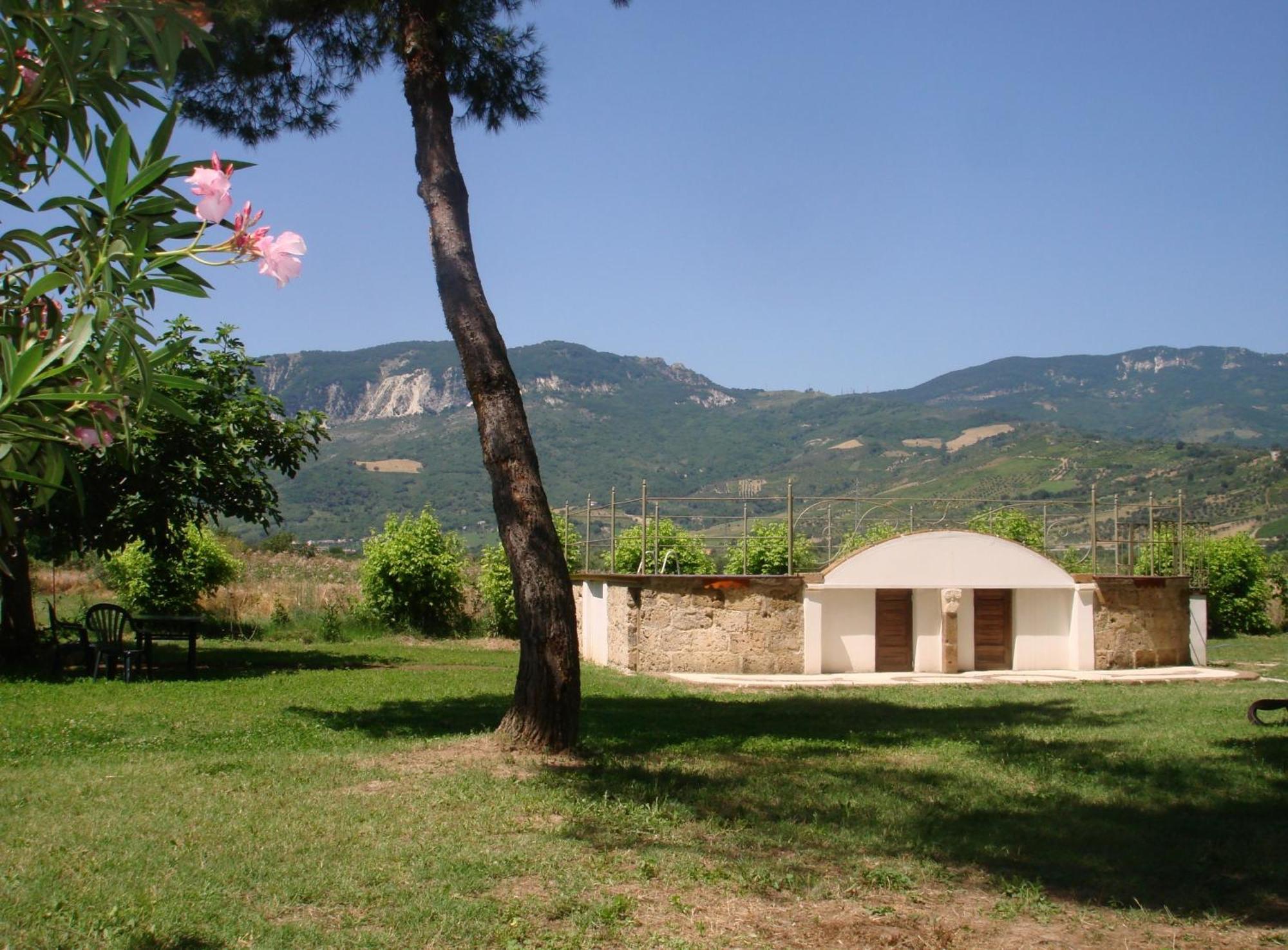 Agriturismo "Borgo Madonna Degli Angeli" - Charming Cottages In The Gardens ! Tocco da Casauria Kültér fotó